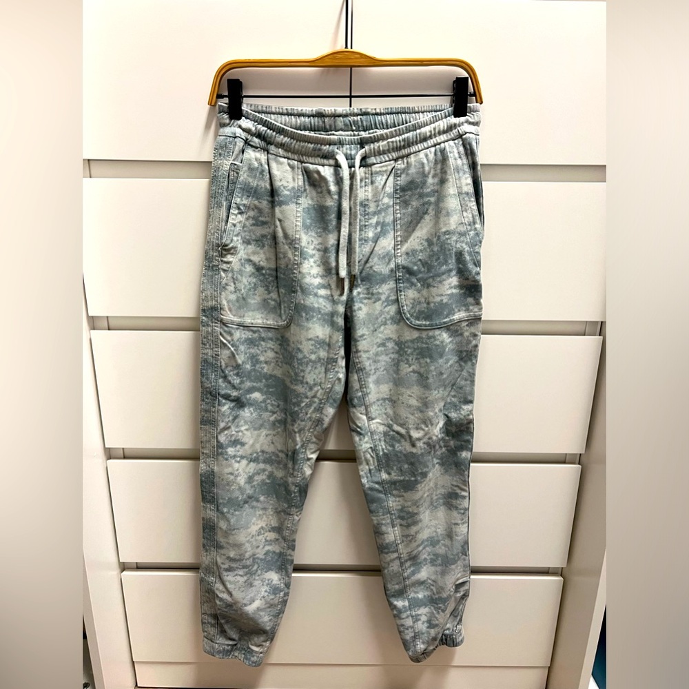 Athleta Farralon joggers in sage print - S